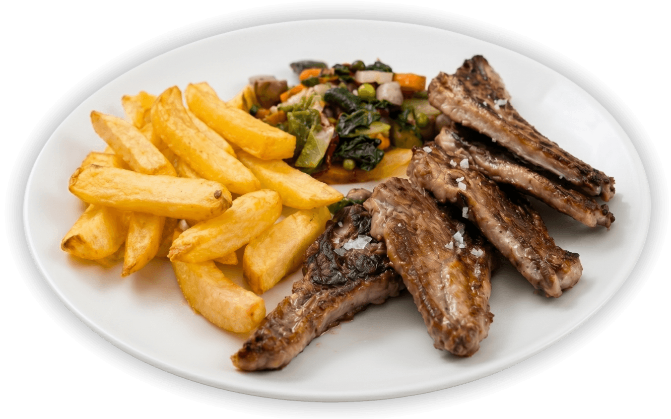 Plato de chuletas con patatas fritas